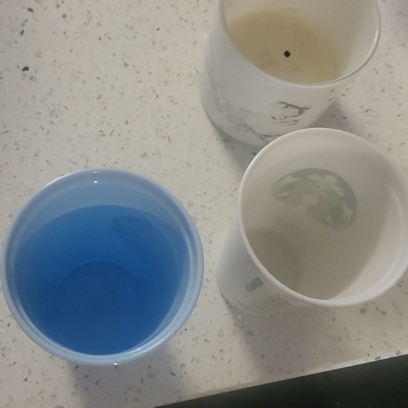Two Starbucks plastic travel cups - Picture 4 of 4